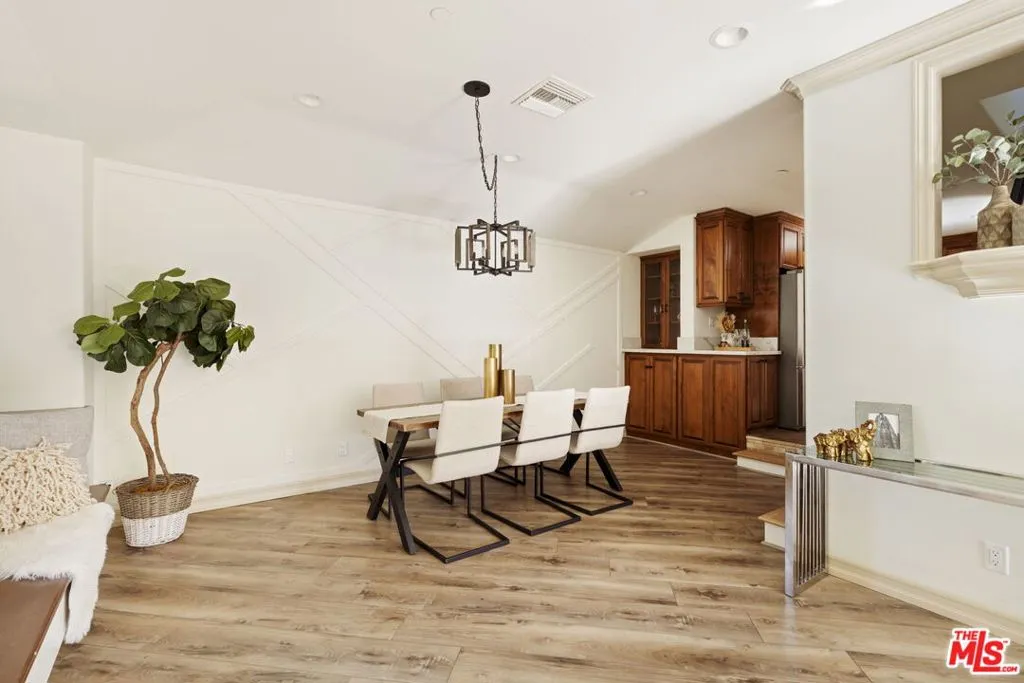 272 N Chester Avenue 101, Pasadena, California 91106 home-pic-12